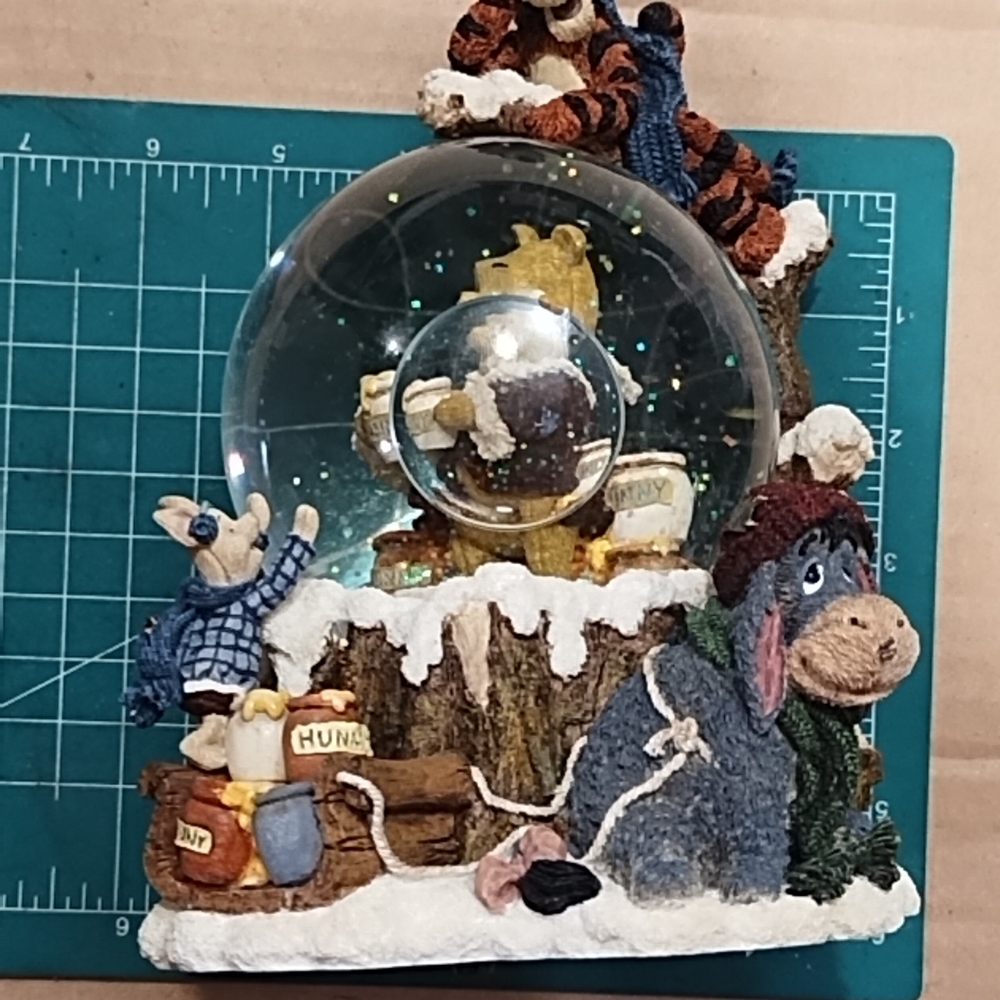 Winnie the Pooh Snow Globe Disney Boyds Collectible 100 Acre Woods Like New - Picture 2 of 10